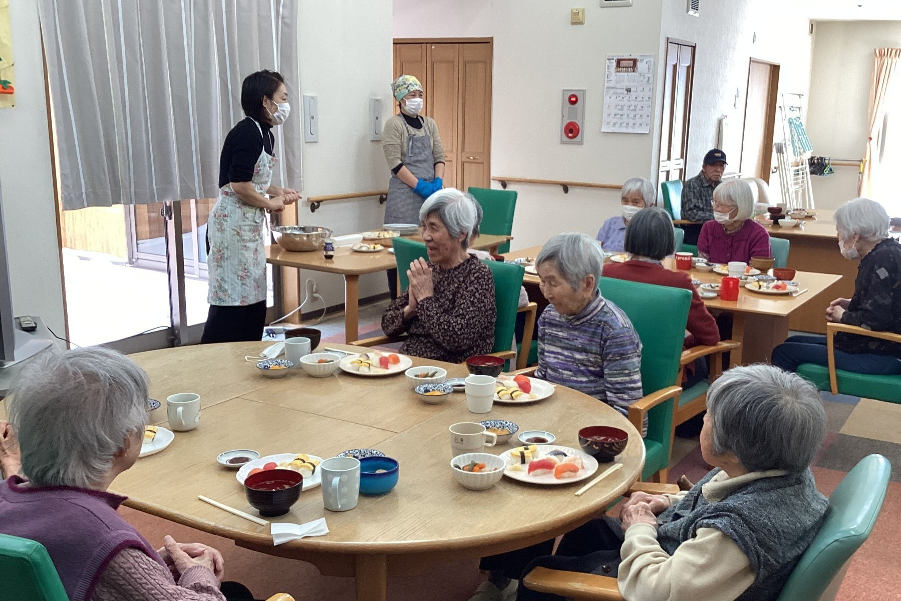 入所者の方々とおやつ作り